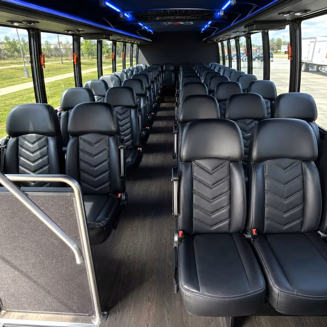 warren 35 passenger minibus rental