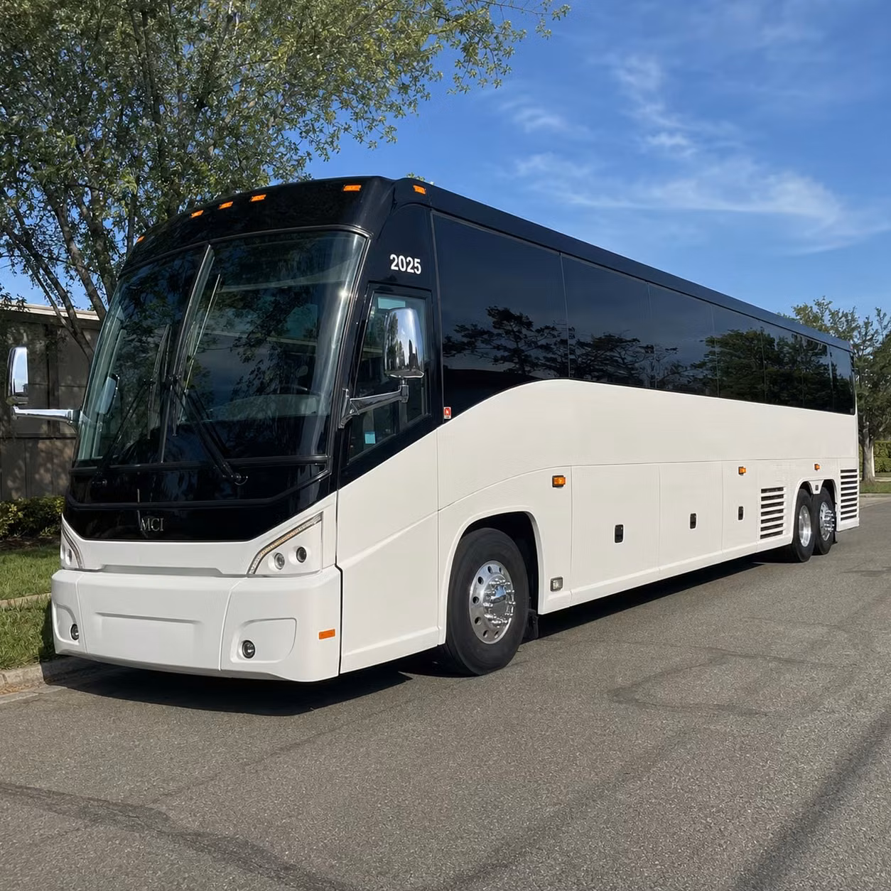 warren groups heading to detroit sporting events deserve reliable long distance shuttles